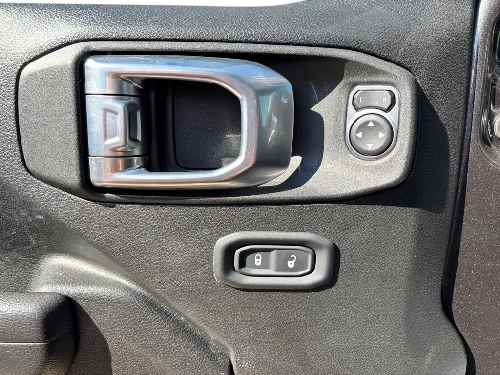 Used 2022 Jeep Gladiator Mojave w/ Cold Weather Group AWD/4WD image 20