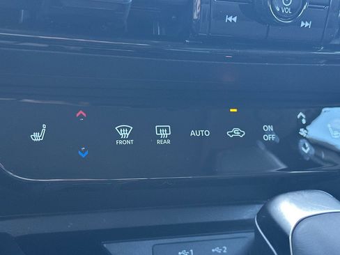 New 2026 Nissan Kicks SR FWD image 24