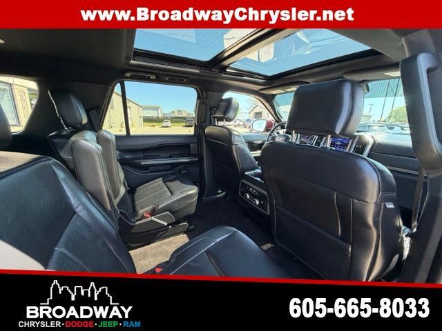 Used 2020 Ford Expedition XLT w/ Equipment Group 202A AWD/4WD image 11