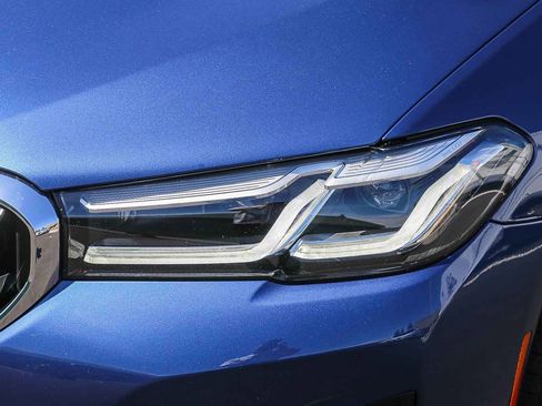 Used 2022 BMW 530i w/ Premium Package image 7