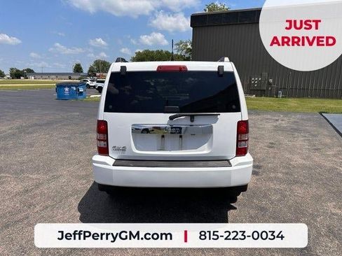 Used 2011 Jeep Liberty Limited AWD/4WD image 8
