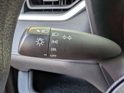 Used 2021 Toyota RAV4 LE image 10