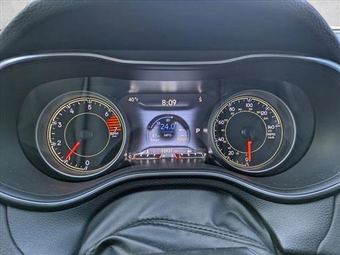 Used 2019 Jeep Cherokee Limited image 9