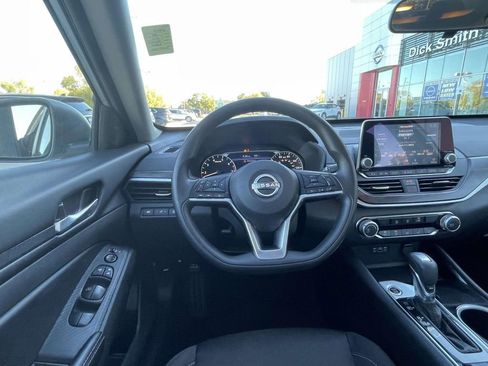 Used 2024 Nissan Altima 2.5 SV image 13