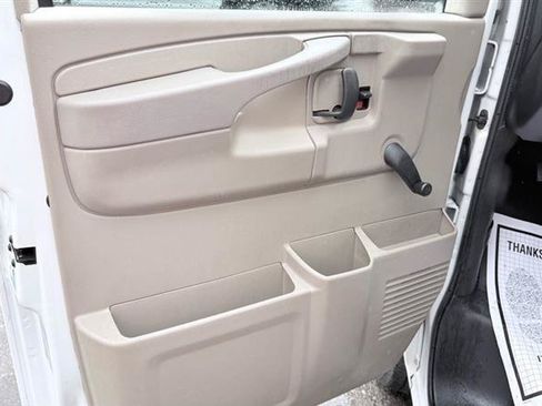 Used 2011 Chevrolet Express 2500 RWD image 18