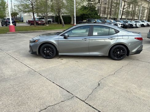 New 2026 Toyota Camry SE image 2