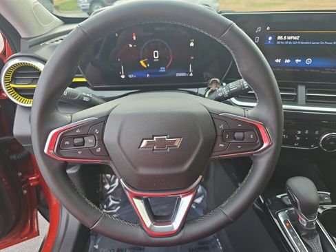 Used 2024 Chevrolet Trax ACTIV image 18