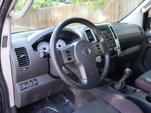 Used 2012 Nissan Frontier PRO-4X AWD/4WD image 15