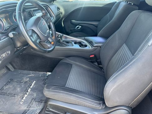 Used 2016 Dodge Challenger SXT RWD image 10