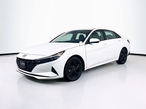 Used 2021 Hyundai Elantra SEL FWD image 3
