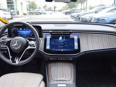 Used 2025 Mercedes-Benz E 350 Sedan image 33