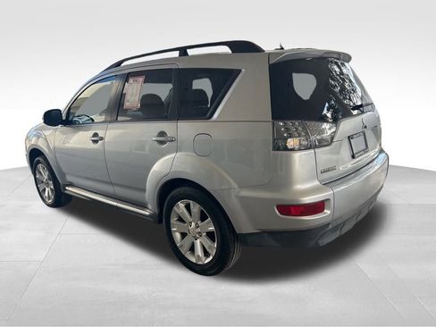 Used 2011 Mitsubishi Outlander SE image 4