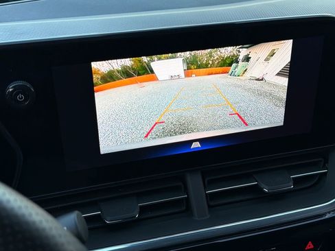 Used 2025 Chevrolet Trax RS w/ Driver Confidence Package image 8