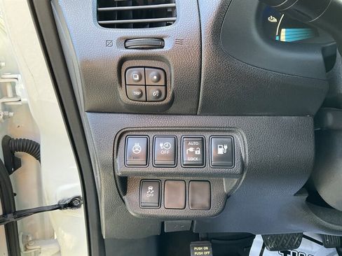 Used 2014 Nissan Leaf SL w/ Premium Package image 17