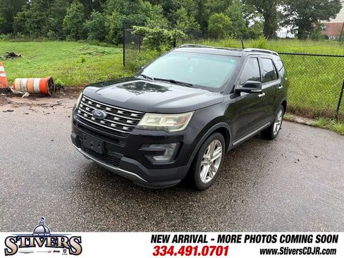Used 2016 Ford Explorer XLT w/ Equipment Group 202A FWD image 3