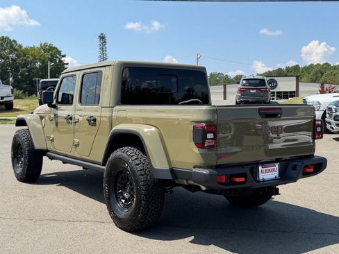 Used 2025 Jeep Gladiator Mojave w/ Convenience Group AWD/4WD image 6