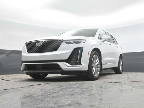 Used 2024 Cadillac XT6 Premium Luxury w/ Technology Package AWD/4WD image 41