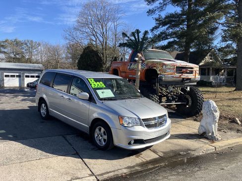Used 2012 Dodge Grand Caravan Crew image 2
