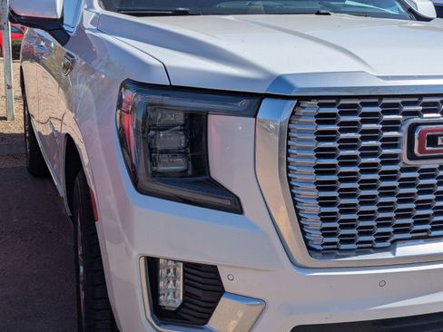 Used 2022 GMC Yukon XL Denali AWD/4WD image 3