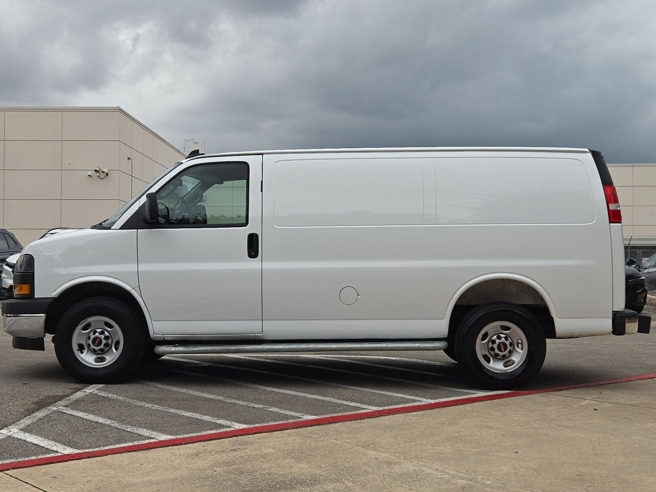 Used 2025 GMC Savana 2500 w/ Driver Convenience Package RWD image 7
