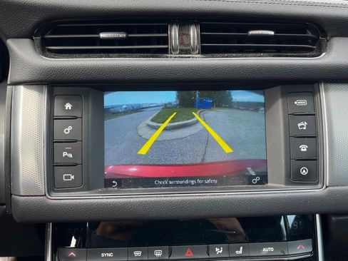 Used 2017 Jaguar XF Premium image 22