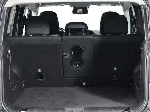 Used 2021 Jeep Renegade Latitude w/ Convenience Group FWD image 18