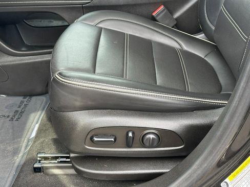 Used 2022 GMC Acadia Denali image 24