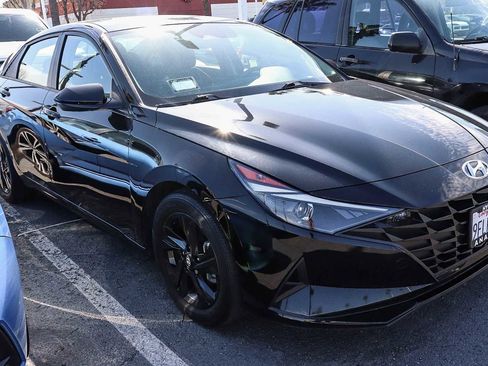 Used 2023 Hyundai Elantra SEL image 5