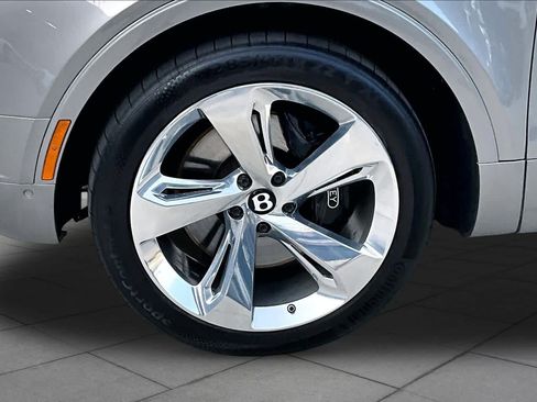 Used 2017 Bentley Bentayga AWD/4WD image 11