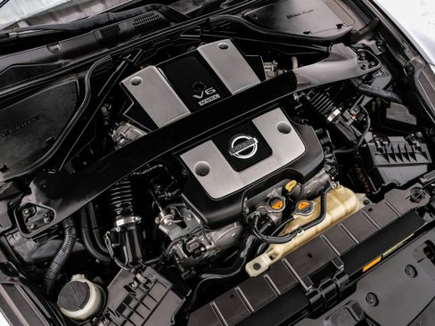 Used 2014 Nissan 370Z Roadster image 39