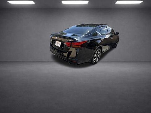 Used 2020 Nissan Altima 2.5 Platinum FWD image 13
