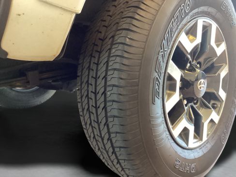 Used 2019 Toyota Tacoma SR5 AWD/4WD image 51