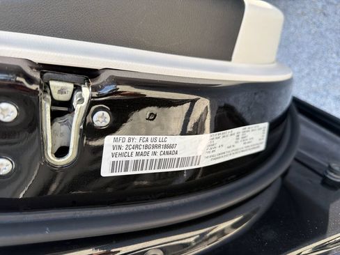 Used 2024 Chrysler Pacifica Touring-L FWD image 35
