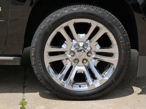 Used 2020 Chevrolet Suburban Premier w/ Premier Plus Edition AWD/4WD image 8