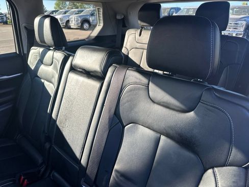 Used 2023 Jeep Grand Cherokee L Limited w/ Black Appearance Package AWD/4WD image 23