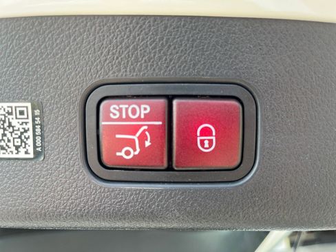 Used 2024 Mercedes-Benz GLC 300 GLC 300 image 23