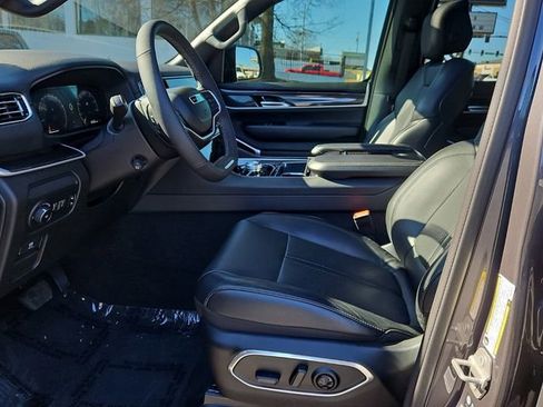 Used 2024 Jeep Wagoneer L 2WD w/ Premium Group I image 6