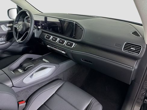 Used 2026 Mercedes-Benz GLS 450 4MATIC image 32