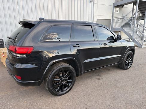 Used 2017 Jeep Grand Cherokee Altitude RWD image 8