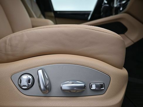 Certified 2024 Porsche Macan AWD/4WD image 15
