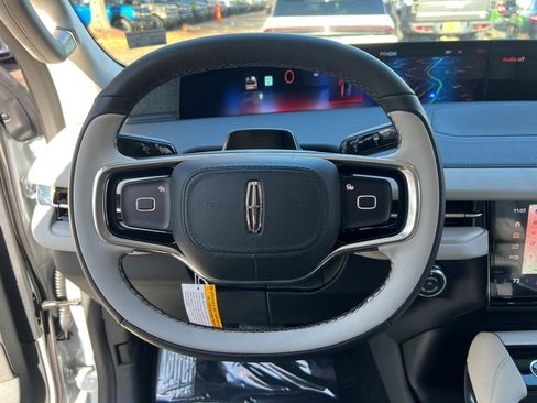 New 2025 Lincoln Navigator Reserve image 21