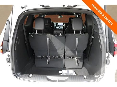 New 2026 Chrysler Pacifica Select image 15
