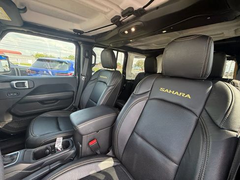 Used 2024 Jeep Wrangler Unlimited Sahara w/ Technology Group AWD/4WD image 13