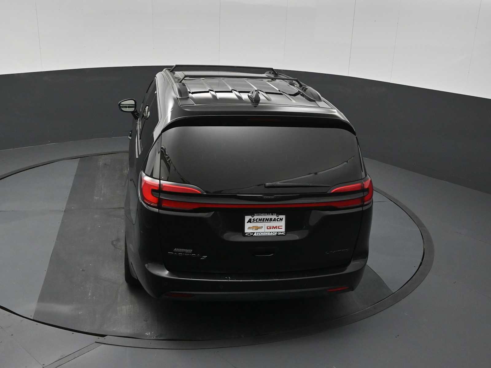 Used 2025 Chrysler Pacifica Limited FWD image 15