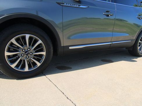 Used 2023 Lincoln Nautilus FWD w/ Premium Package image 10