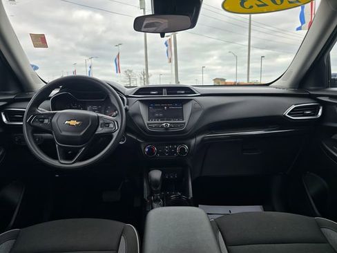 Used 2023 Chevrolet TrailBlazer LT FWD image 14