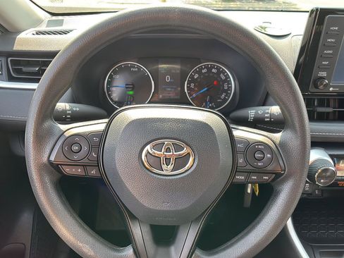 Used 2021 Toyota RAV4 LE AWD/4WD image 24