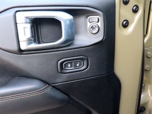 Used 2025 Jeep Gladiator Sport AWD/4WD image 19