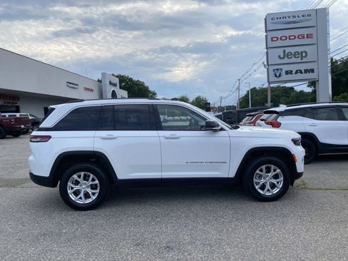 Used 2023 Jeep Grand Cherokee Limited AWD/4WD image 2