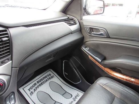 Used 2020 Chevrolet Suburban Premier image 16